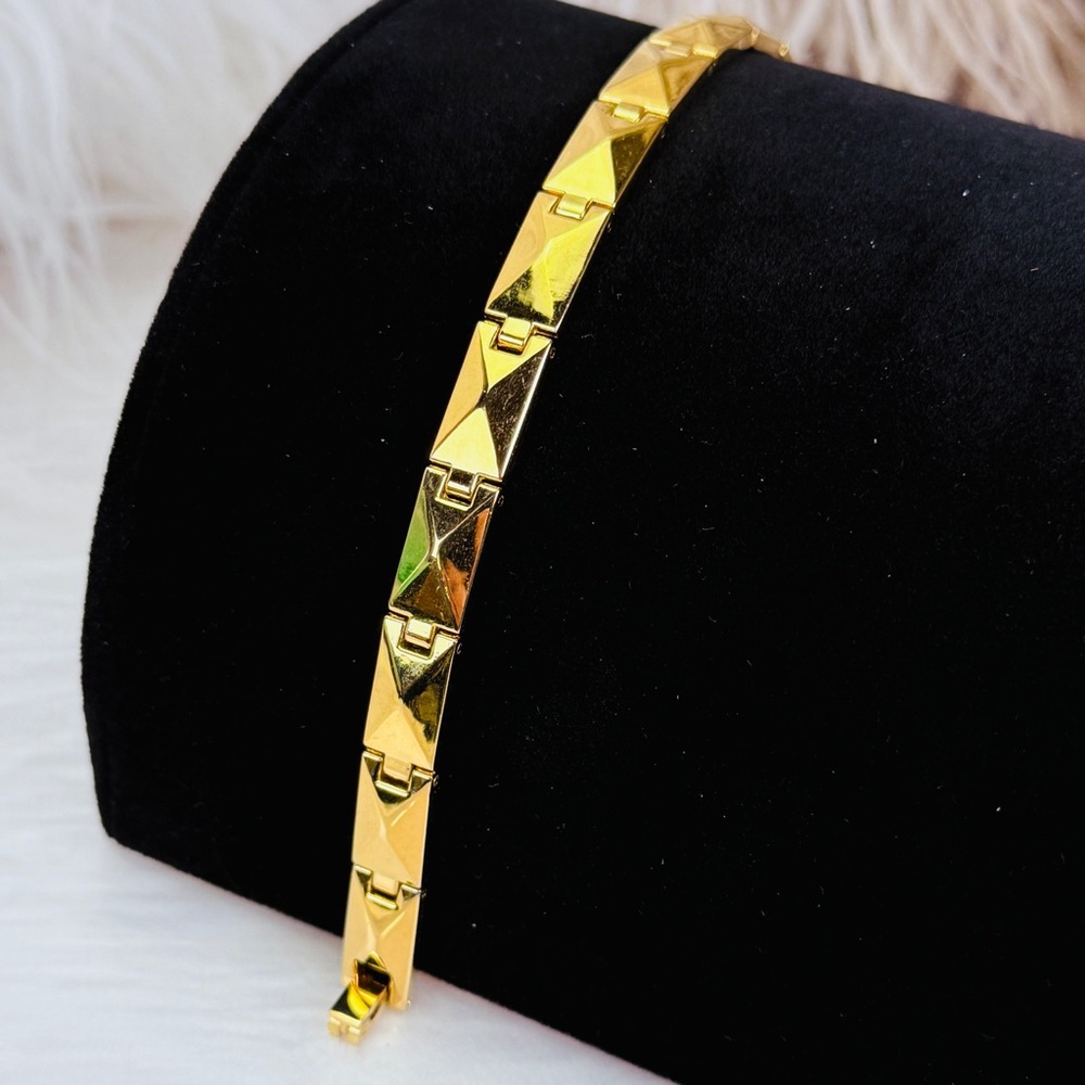 Vintage 80s aged goldtone tennis bracelet